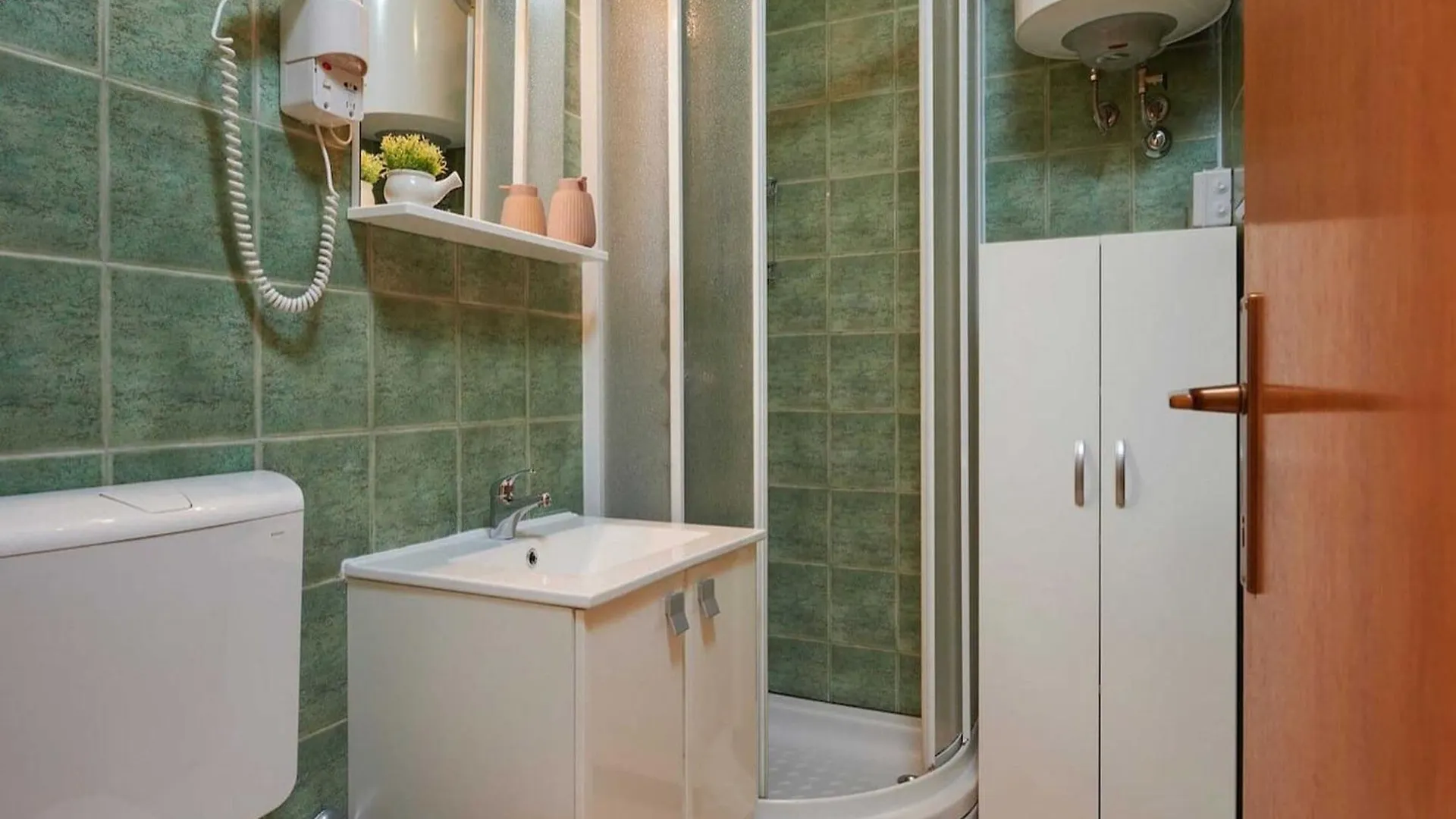 Apartments Vujina - Premium Studio Apartment With Terrace 1 Petra Kastela